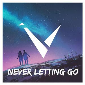 偷拍走光露出在线播放
